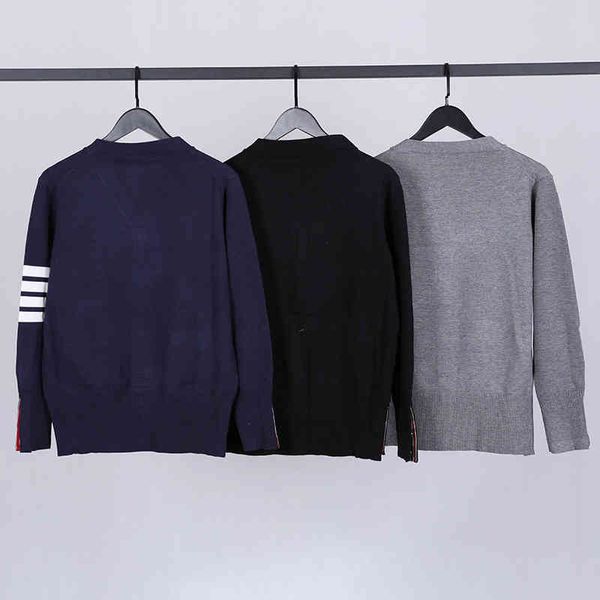 new autumn and winter long sleeve cardigan loose v-neck rib bottom hem casual youth sweater category clothing outlet, White;black
new autumn and winter long sleeve cardigan loose v-neck rib bottom hem casual youth sweater category clothing outlet, White;black