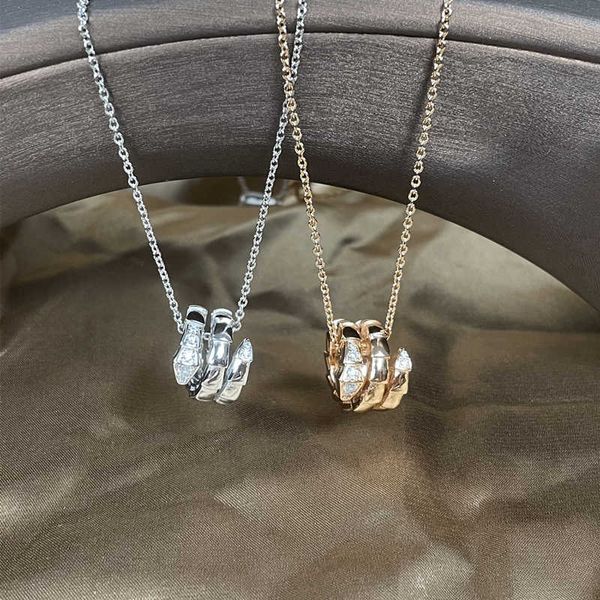 925 sterling silver light snake shaped women's pendant necklace, luxury brand, fashion jewelry, new series
925 sterling silver light snake shaped women's pendant necklace, luxury brand, fashion jewelry, new series