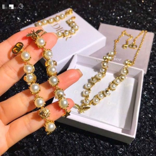 luxury jewelry family pearl bee necklace bracelet brass multi-element letter 8 temperament simple fashion net red women, Silver
luxury jewelry family pearl bee necklace bracelet brass multi-element letter 8 temperament simple fashion net red women, Silver