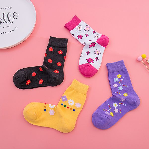 2021 summer korean net red elegant floret cartoon pattern classic cotton trend women's socks, Black;white
2021 summer korean net red elegant floret cartoon pattern classic cotton trend women's socks, Black;white