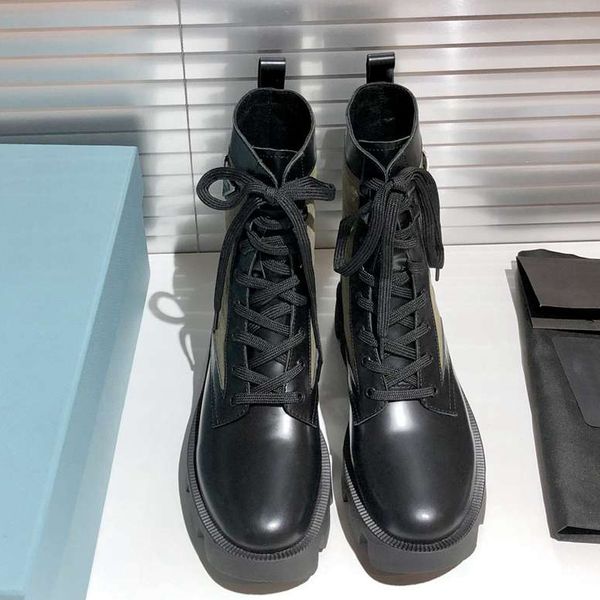 Leather + canvas stitching luxury design women's boots High-quality leather refined style high-top lace-up shoes Rubber outsole casual boots
Leather + canvas stitching luxury design women's boots High-quality leather refined style high-top lace-up shoes Rubber outsole casual boots