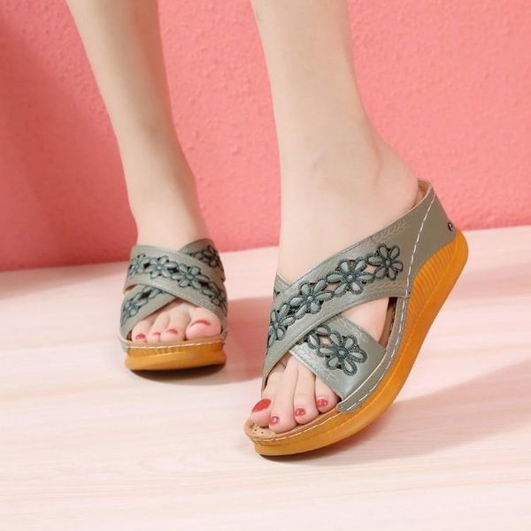 rubber flip flops high-heeled shoes lady slippers casual slides slipers women platform on a wedge hawaiian luxury flat fretwork, Black
rubber flip flops high-heeled shoes lady slippers casual slides slipers women platform on a wedge hawaiian luxury flat fretwork, Black
