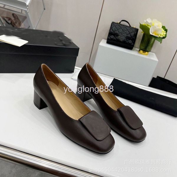 dress shoes spring xiaoxiangfeng cow leather square head schoolbag buckle lefu shoes middle heel temperament women's fashion high heels, Black
dress shoes spring xiaoxiangfeng cow leather square head schoolbag buckle lefu shoes middle heel temperament women's fashion high heels, Black