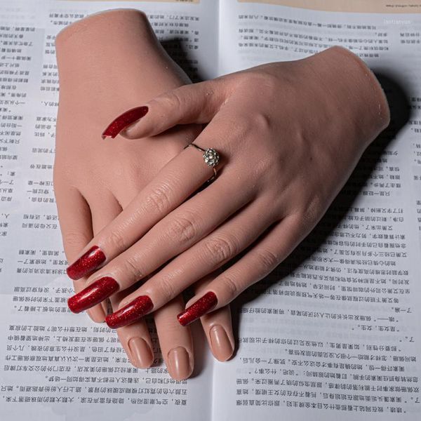 fake hand for nail practice model mannequin with flexible finger adjustment display moveable nails1, Red;gold
fake hand for nail practice model mannequin with flexible finger adjustment display moveable nails1, Red;gold