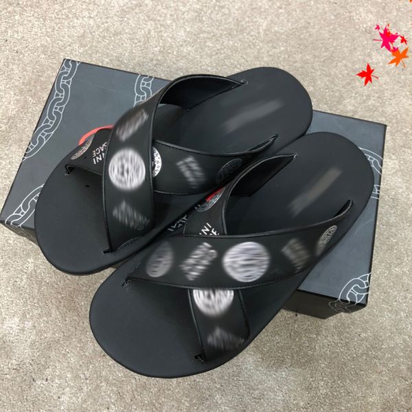 2021 slipper designer slide summer sandals fashion men beach indoor flat flip flops leather luxurys shoes mens slippers with box size 39-45, Black
2021 slipper designer slide summer sandals fashion men beach indoor flat flip flops leather luxurys shoes mens slippers with box size 39-45, Black