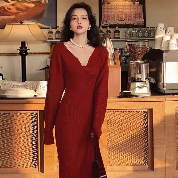 casual dresses vintage hong kong style women's knitted dress long 2021 autumn winter v-neck base sweater, Black;gray
casual dresses vintage hong kong style women's knitted dress long 2021 autumn winter v-neck base sweater, Black;gray