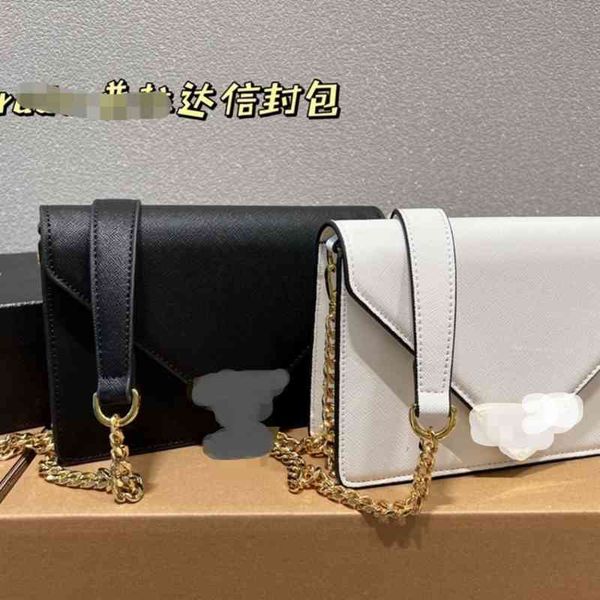 2022 new p enamel buckle hardware multicolor chain bag single shoulder messenger commuter bag versatile fashion with logo
2022 new p enamel buckle hardware multicolor chain bag single shoulder messenger commuter bag versatile fashion with logo