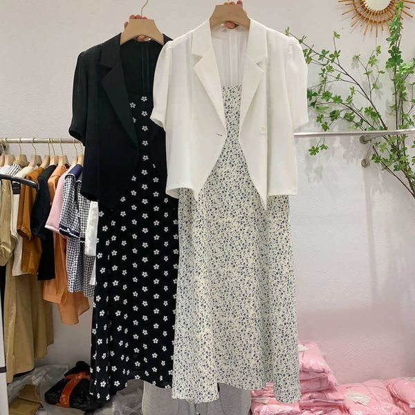 floral suspender + short sleeve coat two piece women's slim chiffon drs suit in 2021 summer, Black;gray
floral suspender + short sleeve coat two piece women's slim chiffon drs suit in 2021 summer, Black;gray
