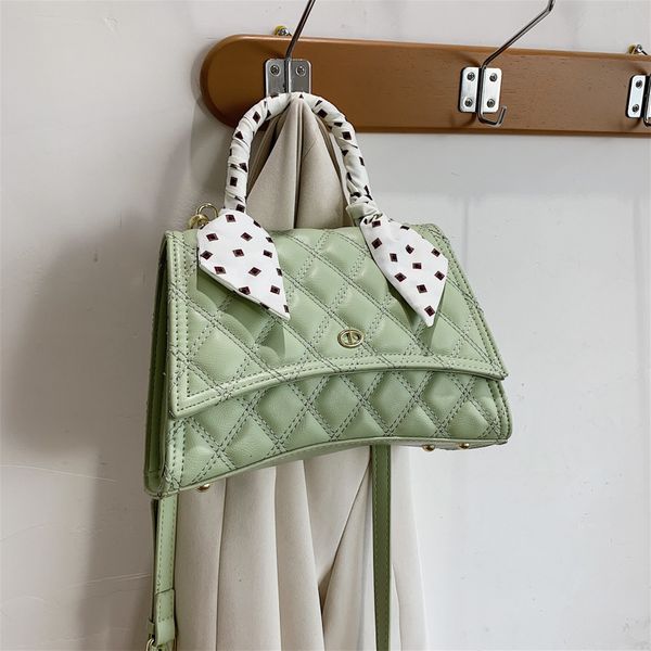 handbag foreign style texture small bag female summer 2021 fashion rhombic lattice embroidered thread single shoulder messenger portable
handbag foreign style texture small bag female summer 2021 fashion rhombic lattice embroidered thread single shoulder messenger portable