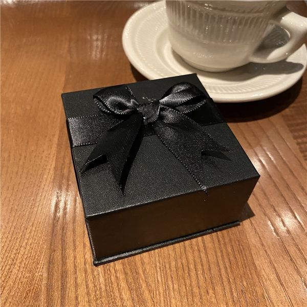 hku black gift bagbracelet fashion bag earrings necklace bracelet atmosphere jewelry packaging boxes fashion packing jewelry b, Black;white
hku black gift bagbracelet fashion bag earrings necklace bracelet atmosphere jewelry packaging boxes fashion packing jewelry b, Black;white