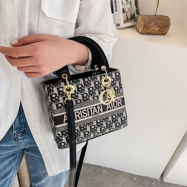 luxury herme handbags and storage dai fei bag canvas hand-held messenger 2021 new fashion temperament versatile d family
luxury herme handbags and storage dai fei bag canvas hand-held messenger 2021 new fashion temperament versatile d family