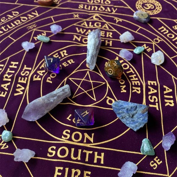 table cloth 2021 divination wizard tarot card pattern tablecloth creative decoration 58*58cm
table cloth 2021 divination wizard tarot card pattern tablecloth creative decoration 58*58cm