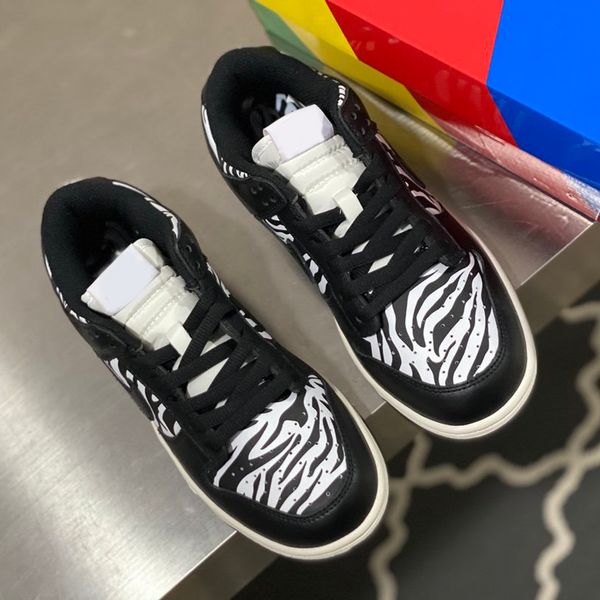2021ss men's shoes scasual sneaker imported cowhide non-slip wear outsole casual shoe sneakers with five soles are full of folding, Red;white
2021ss men's shoes scasual sneaker imported cowhide non-slip wear outsole casual shoe sneakers with five soles are full of folding, Red;white