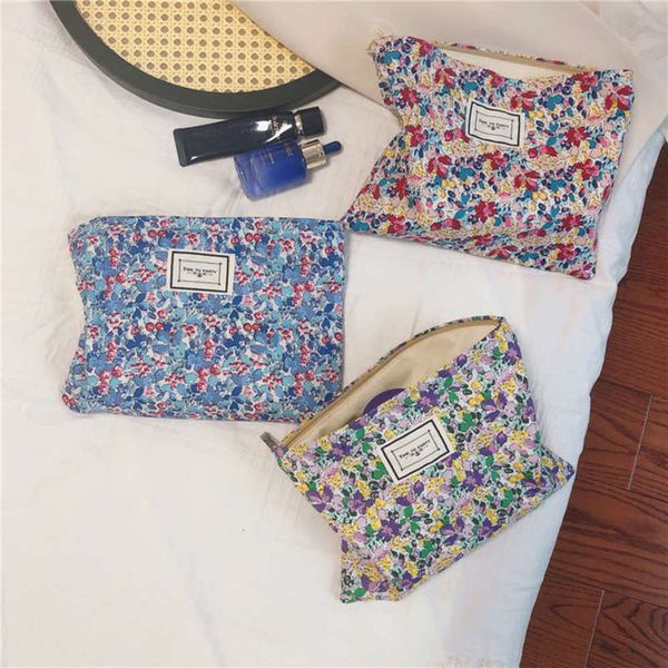 Designer cosmetic bagRetro Floral Makeup Bag Organizer Cotton Fabric Women Cosmetic Necerie Pouch Girls Beauty Brush Storage s Clutch
Designer cosmetic bagRetro Floral Makeup Bag Organizer Cotton Fabric Women Cosmetic Necerie Pouch Girls Beauty Brush Storage s Clutch