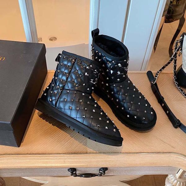 brand women designer boots designers ankle snow boot woman fashion soft leather flat girls casual winter black shoe fur half booties with bo
brand women designer boots designers ankle snow boot woman fashion soft leather flat girls casual winter black shoe fur half booties with bo
