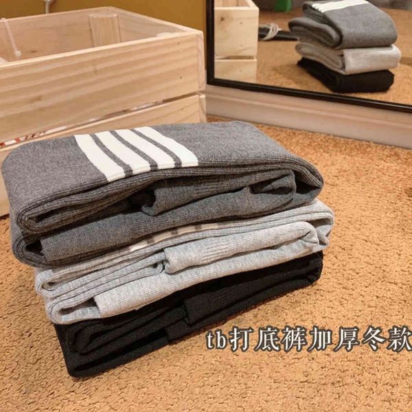 leggings plush thickened four bars luminous outside point trousers autumn winter combed cotton vertical stripe pantyhose, Black
leggings plush thickened four bars luminous outside point trousers autumn winter combed cotton vertical stripe pantyhose, Black