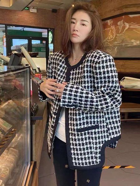 pla round neck in autumn, casual and small, fragrant coat, women's plaid short style, Black;brown
pla round neck in autumn, casual and small, fragrant coat, women's plaid short style, Black;brown