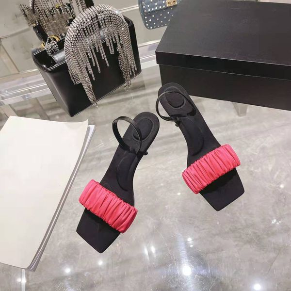 2022 luxury design women's high-heeled slippers square toe and satin upper size 35-40, Black
2022 luxury design women's high-heeled slippers square toe and satin upper size 35-40, Black