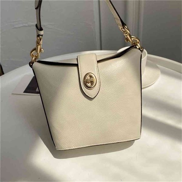 women luxurys designers bags 2021 family's style slung single bucket on the whole whole designer handbag handbags totes crossbody bag
women luxurys designers bags 2021 family's style slung single bucket on the whole whole designer handbag handbags totes crossbody bag
