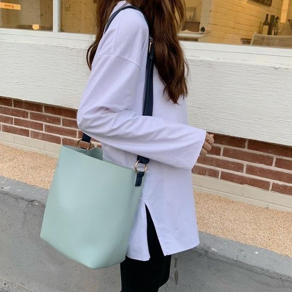 evening bags 2021 fashion women bucket bag vintage messenger female handbags woman shoulder crossbody bolsas
evening bags 2021 fashion women bucket bag vintage messenger female handbags woman shoulder crossbody bolsas