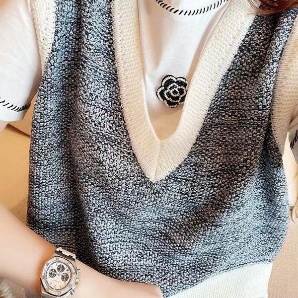 autumn winter 2021 korean version dign sense, stitching, loose and versatile knitted vt, foreign style wool vt for women, Black;white
autumn winter 2021 korean version dign sense, stitching, loose and versatile knitted vt, foreign style wool vt for women, Black;white