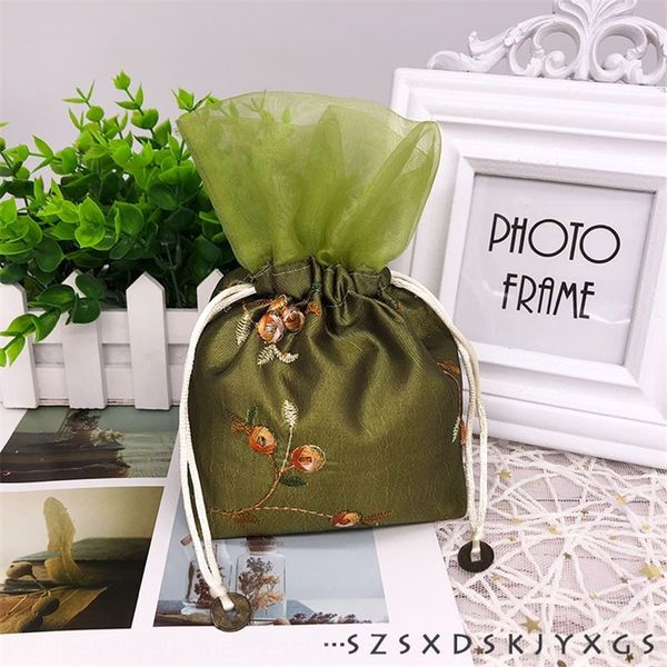 AVo organza stitching fruit packaging boxes bouquet pocket antique jade jewelry boxes fruit embroidery embroidery bracelet jewelry storage, Black;white
AVo organza stitching fruit packaging boxes bouquet pocket antique jade jewelry boxes fruit embroidery embroidery bracelet jewelry storage, Black;white