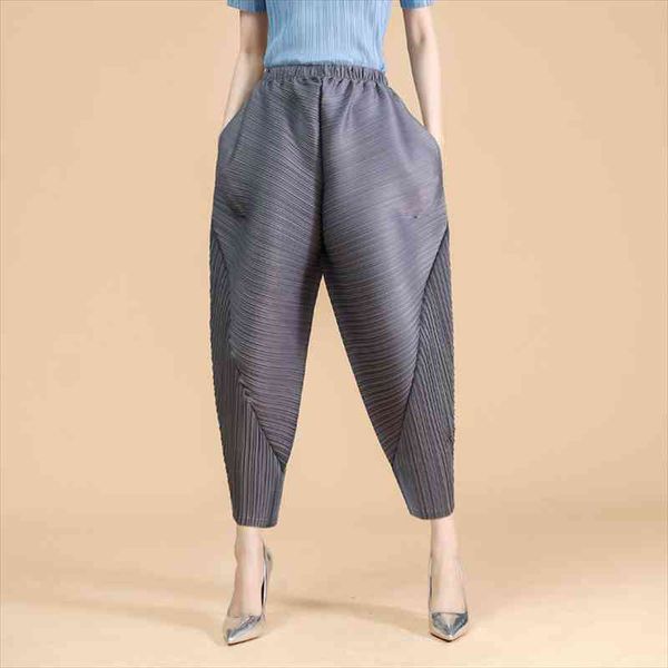 womens carrot pants miyak pleated loose pocket elastic high waist harem trousers korean style female summer casual bloomers, Black;white
womens carrot pants miyak pleated loose pocket elastic high waist harem trousers korean style female summer casual bloomers, Black;white