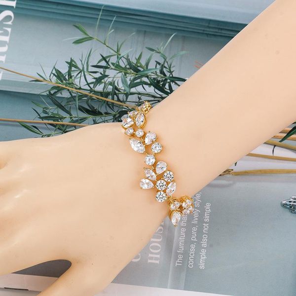 link, chain sansdo exquisite leaf shape fashion unique design trendy bracelet luxury cubic zirconia jewelry bracelets for women gift, Black
link, chain sansdo exquisite leaf shape fashion unique design trendy bracelet luxury cubic zirconia jewelry bracelets for women gift, Black