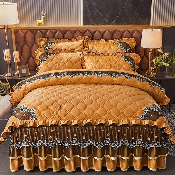 bedding sets luxury european wedding set quilted embroidery velvet flannel duvet cover quilt ruffles bed skirt bedspread 4pcs
bedding sets luxury european wedding set quilted embroidery velvet flannel duvet cover quilt ruffles bed skirt bedspread 4pcs