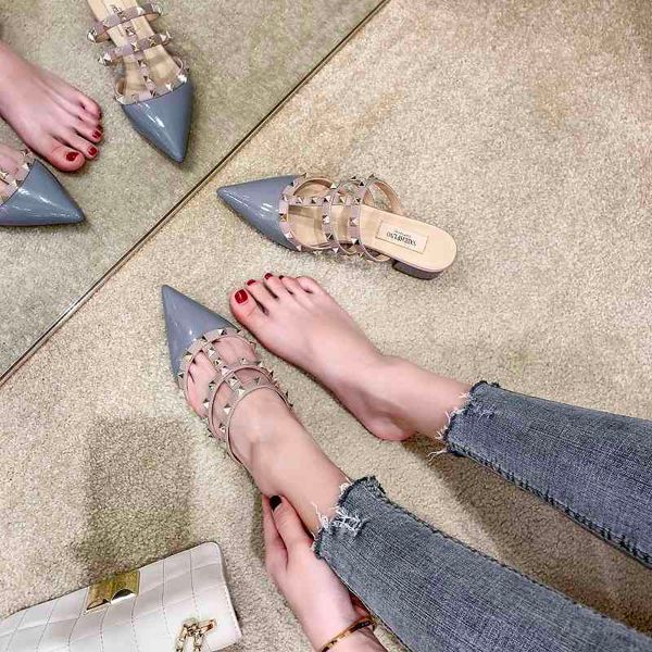 hualun rivet half slippers 2021 new v slippers women's wear fashion versatile thick heel baotou cool summer, Black
hualun rivet half slippers 2021 new v slippers women's wear fashion versatile thick heel baotou cool summer, Black