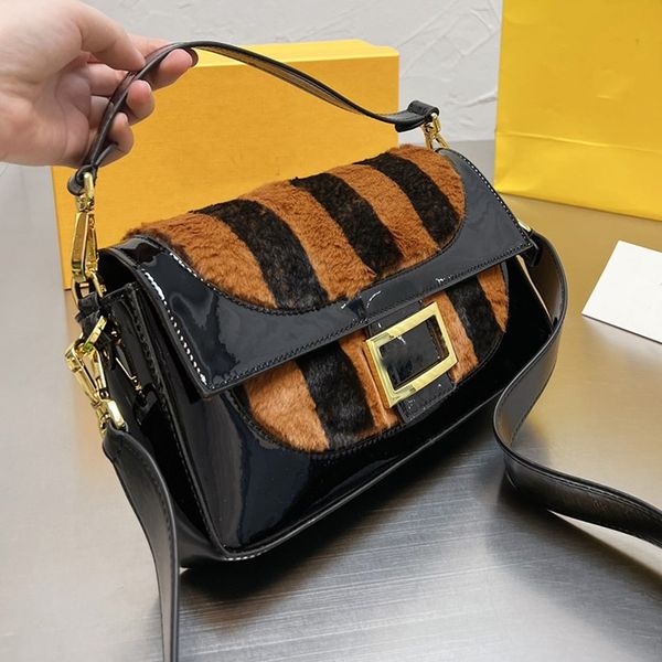 leather stitching fur women's shoulder bag designer bags womens striped patchwork color fur crossbody purse fashion letter magnetic buc
leather stitching fur women's shoulder bag designer bags womens striped patchwork color fur crossbody purse fashion letter magnetic buc