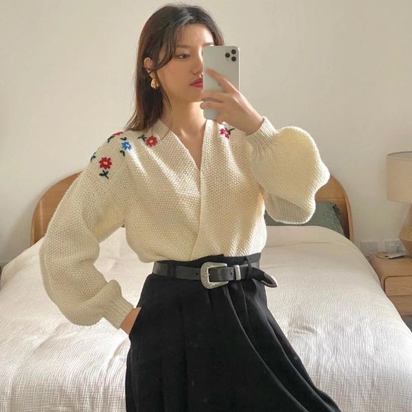 women's knits & tees women sweater 2021 autumn retro hand-embroidered three-dimensional flower knitted 50% wool cardigan, White
women's knits & tees women sweater 2021 autumn retro hand-embroidered three-dimensional flower knitted 50% wool cardigan, White