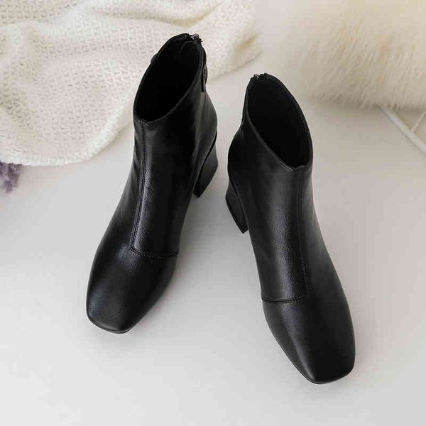 winter booties women boots vintage genuine leather thick heeled shoes round toe shoes fashion ladies ankle boots for women 210507, Black
winter booties women boots vintage genuine leather thick heeled shoes round toe shoes fashion ladies ankle boots for women 210507, Black