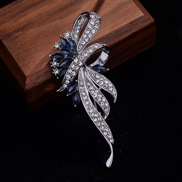 vintage female crystal stone brooch classic rose gold color party brooches for women dainty bridal flower love wedding brooch, Gray
vintage female crystal stone brooch classic rose gold color party brooches for women dainty bridal flower love wedding brooch, Gray