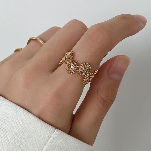cluster rings delicate lace textured inlay zircon geometric for women vintage gold silver color metal open ring adjustable, Golden;silver
cluster rings delicate lace textured inlay zircon geometric for women vintage gold silver color metal open ring adjustable, Golden;silver