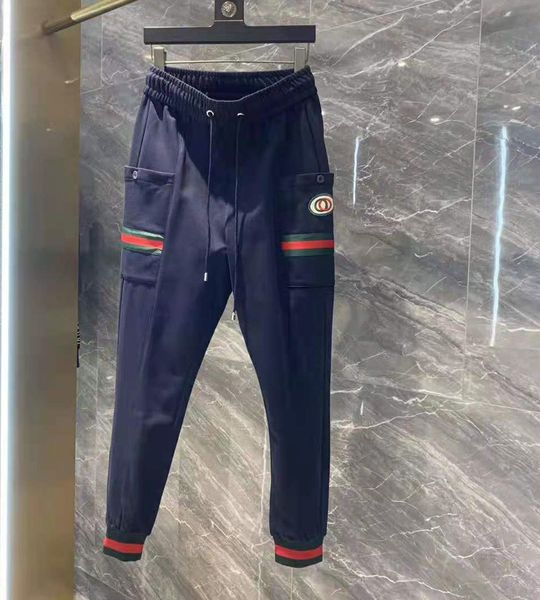 2021 early spring new pocket red and green stripe contrast stitching design letter jacquard casual pants for men, Black
2021 early spring new pocket red and green stripe contrast stitching design letter jacquard casual pants for men, Black