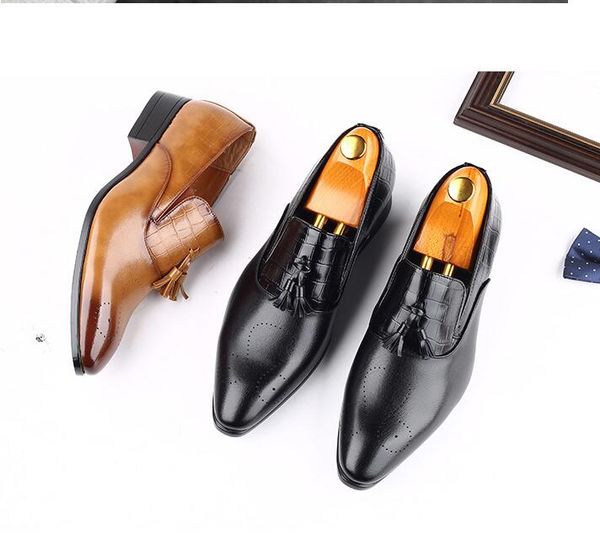 new british pointed small leather shoes men leather tassels trend of carve patterns or designs on woodwork business shoes, Black
new british pointed small leather shoes men leather tassels trend of carve patterns or designs on woodwork business shoes, Black