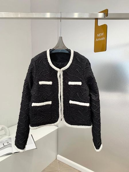women's jackets 2021 women fashion high-quality long-sleeved round neck jacquard contrast color braided short jacket 1005, Black;brown
women's jackets 2021 women fashion high-quality long-sleeved round neck jacquard contrast color braided short jacket 1005, Black;brown