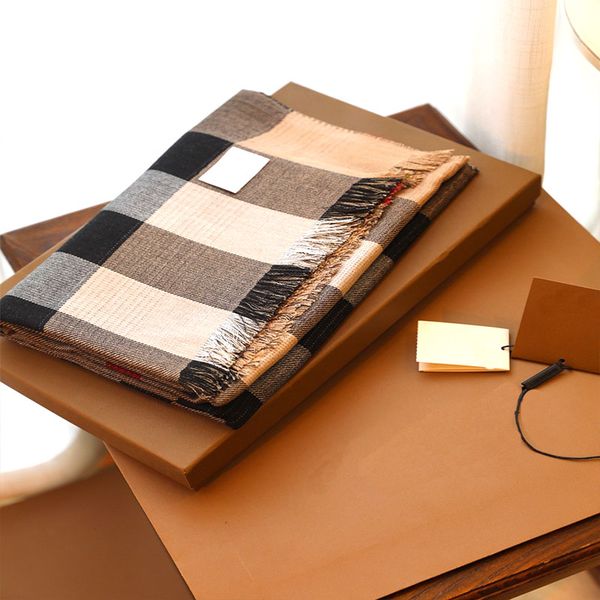 the new fashion designer ladies luxury warm scarf is made of check cashmere fabric and reverse is decorated with checks patterns. 100*200cm, Blue;gray
the new fashion designer ladies luxury warm scarf is made of check cashmere fabric and reverse is decorated with checks patterns. 100*200cm, Blue;gray