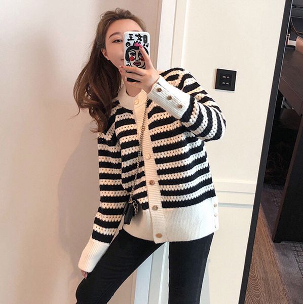 tb college style black and white stripe metal button loose knit cardigan feminine thin round neck long sleeve sweater fashion
tb college style black and white stripe metal button loose knit cardigan feminine thin round neck long sleeve sweater fashion