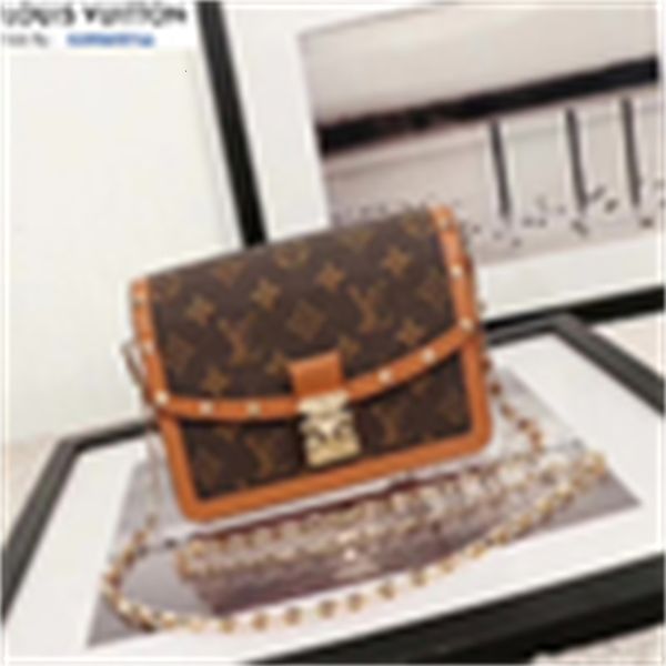 phone brand designer luxury m4006 fashion chain bag brown women real leather long wallets chain wallet pouches key card holders cases purse, Red;black
phone brand designer luxury m4006 fashion chain bag brown women real leather long wallets chain wallet pouches key card holders cases purse, Red;black