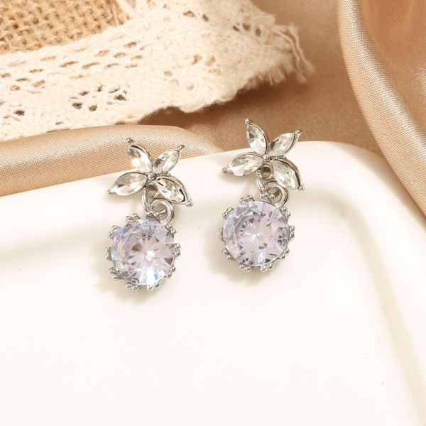 s925 silver needle korean butterfly senior sense zircon luxury compact temperament ear studs, Golden;silver
s925 silver needle korean butterfly senior sense zircon luxury compact temperament ear studs, Golden;silver