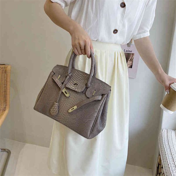 advanced texture alligator portable women 2021 new net red fashion kelly messenger bag
advanced texture alligator portable women 2021 new net red fashion kelly messenger bag