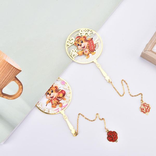 bookmark 2022 year of the tiger mascot metal pagination mark creative bookmarks book clip pendants
bookmark 2022 year of the tiger mascot metal pagination mark creative bookmarks book clip pendants