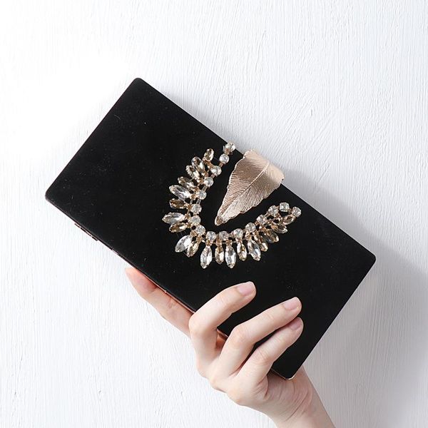 solid elegant velour clutch bag women vintage evening with chain rectangle handbags banquet wedding purse party pouch bags
solid elegant velour clutch bag women vintage evening with chain rectangle handbags banquet wedding purse party pouch bags