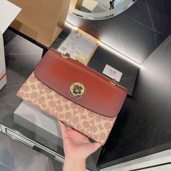 luxurys designers bags 2021 new camellia rivet chain messenger single shoulder fashion leisure women's bag 32l7
luxurys designers bags 2021 new camellia rivet chain messenger single shoulder fashion leisure women's bag 32l7