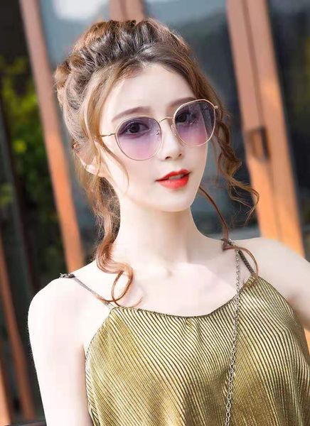 2021 trendy all-match hollow sunglasses women anti-ultraviolet european and american fashion big frame gradient color sunglass, White;black
2021 trendy all-match hollow sunglasses women anti-ultraviolet european and american fashion big frame gradient color sunglass, White;black
