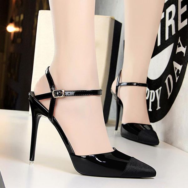 dress shoes 2021 summer season baotou word buckle waterproof thick-soled high-heeled sandals stiletto hollow, Black
dress shoes 2021 summer season baotou word buckle waterproof thick-soled high-heeled sandals stiletto hollow, Black