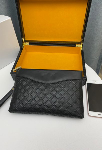 2021high-quality men ang wallets & holders leather three-piece set chain fashion with box size:28*17*5cm, Brown;gray
2021high-quality men ang wallets & holders leather three-piece set chain fashion with box size:28*17*5cm, Brown;gray