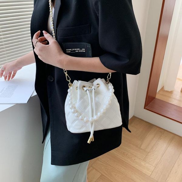 shoulder bags 2021 summer style pearl chain all-match bucket handbags fashion diamond lattice women commuting messenger
shoulder bags 2021 summer style pearl chain all-match bucket handbags fashion diamond lattice women commuting messenger
